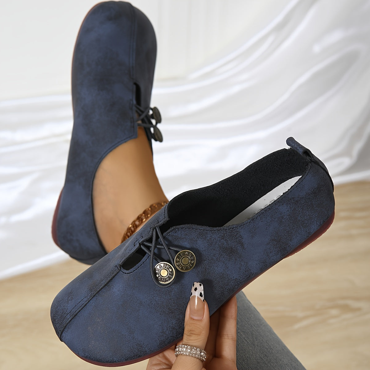 Women's Flat Shoes Lightweight Buckle Round Toe Casual Slip-On in Solid Color