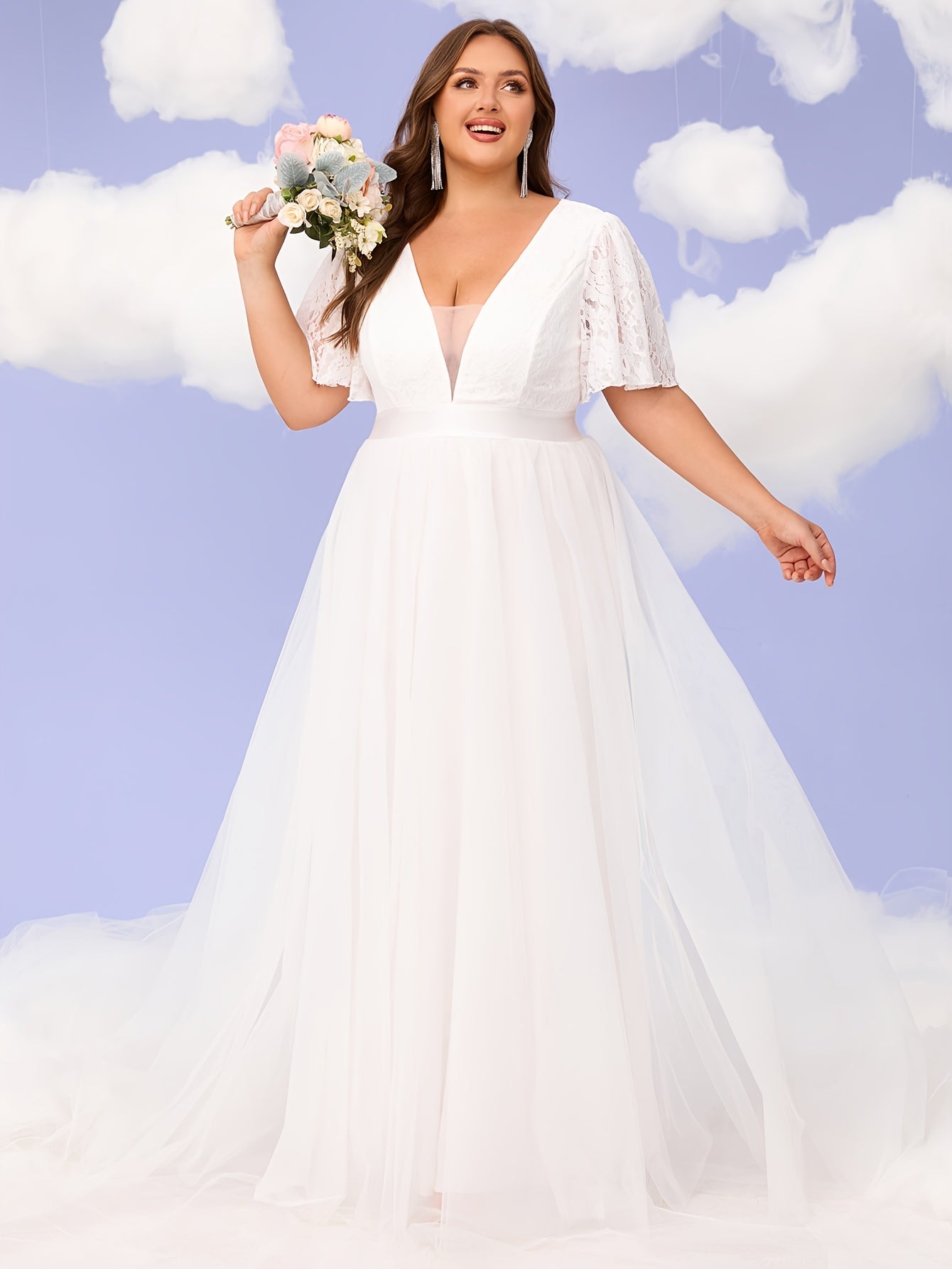 Plus Size Black V-Neck Maxi Dress with Short Sleeves and Lace for Formal Events