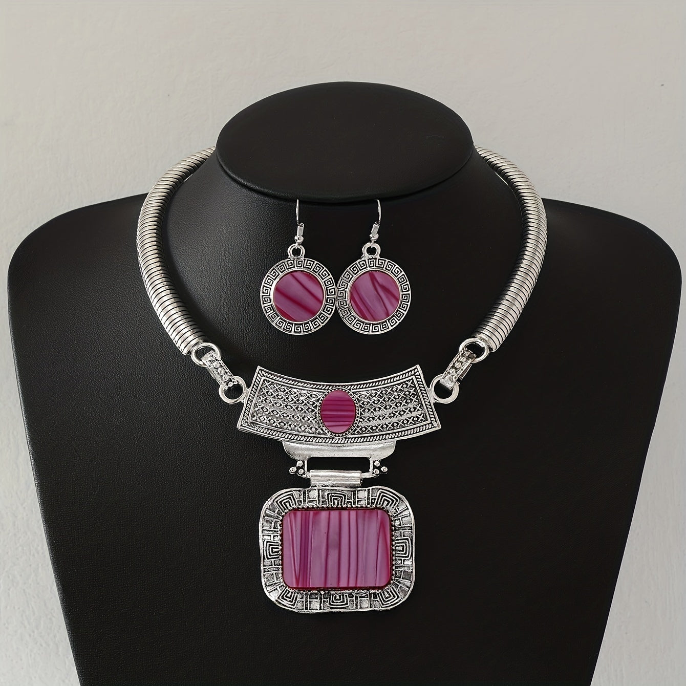 Sud Vintage Aksessuarlar To'plami, O'yilgan Uzoq Tasmali Marjon va Quloq Gullarini O'z ichiga oladi