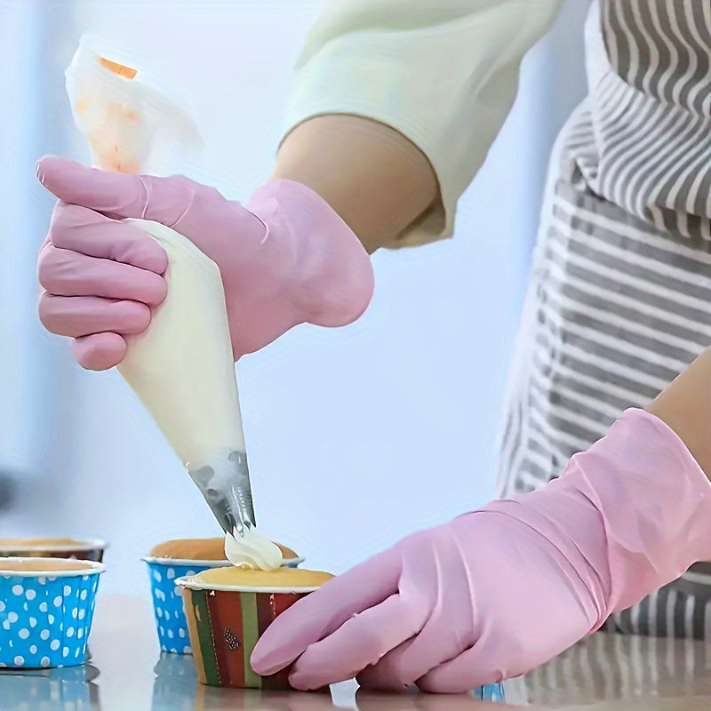 Одноразовые светло-розовые нитриловые перчатки для уборки дома, покраски волос, рисования и обработки пищевых продуктов. Доступны в упаковках по 20, 50, 100, 150 и 200 штук. Идеально подходят для одноразовой одежды.