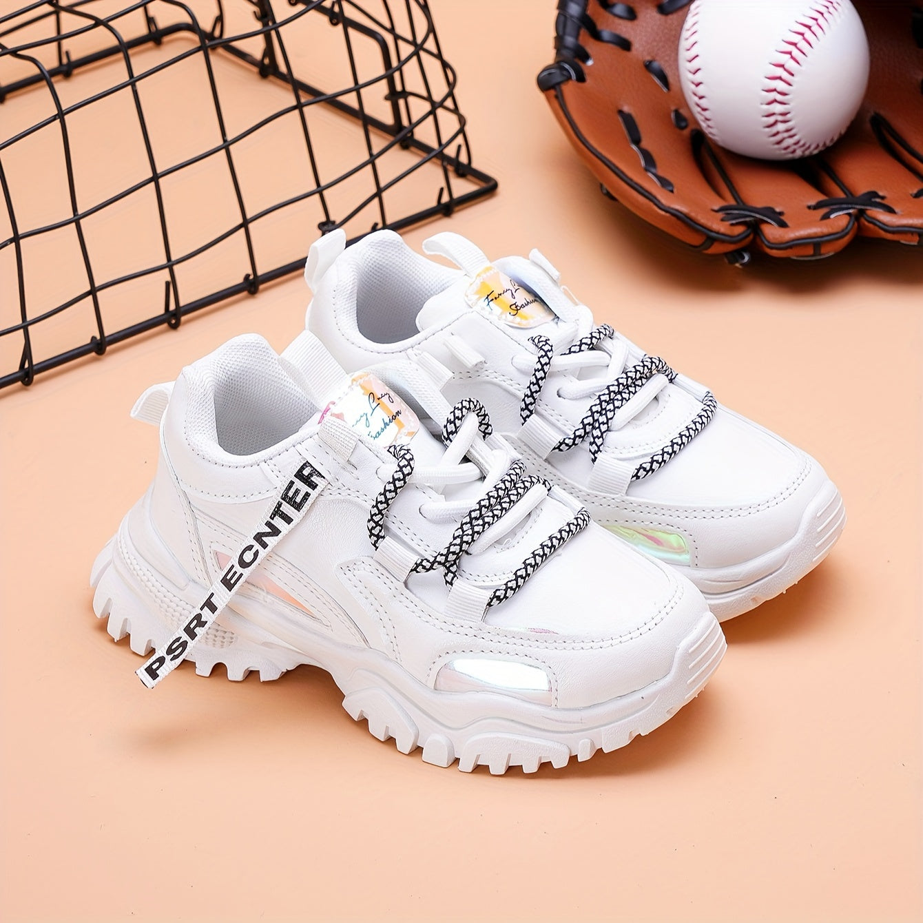 Qizlar va o'g'il bolalar uchun pushti va oq rangda oqim dizayni bilan nafas oladigan pastki krossovkalar, ochiq havoda faoliyatlar, yugurish va har kuni foydalanish uchun barcha mavsumlarga mos keladi.