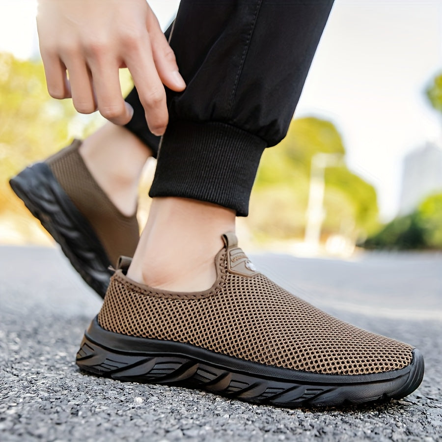 Plus-Size Casual Sports Shoes for Men and Women Mesh Slip-On Low Top All-Season