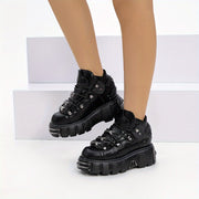 Ayollar uchun Gothic Punk tekis tagli sport poyafzallari metall aksentlar bilan