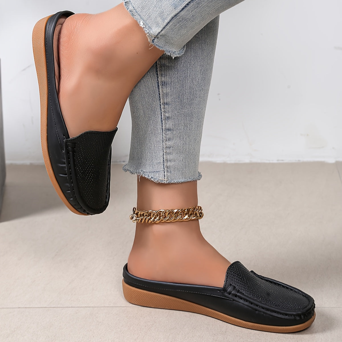 Zapatillas slip-on negras para mujer con cubierta de imitación, suela de corcho y diseño transpirable