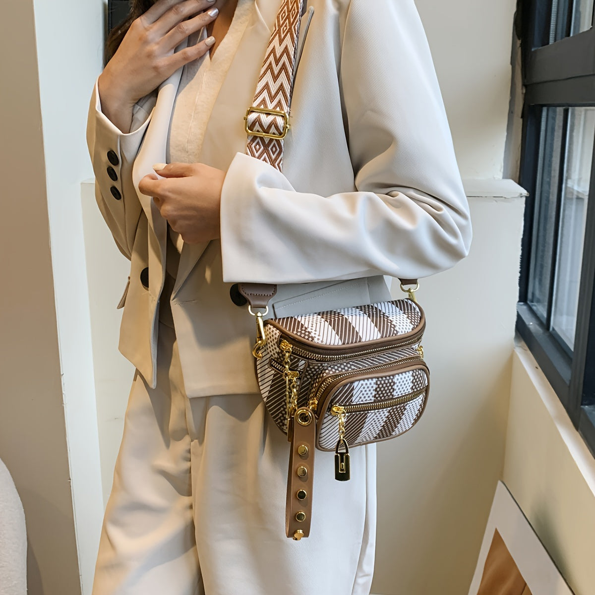 Ayollar uchun Koreys moda ko'krak sumkasi, chiziqli dizayn, sozlanadigan kamar, zip yopilishi