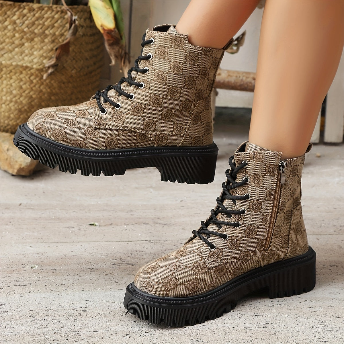 Ayollar uchun tizza yuqori poyabzal, lentalar bilan yopiladigan, sirpanishga qarshi TPR taglikli, yostiqlangan, qora, barcha mavsumlar uchun