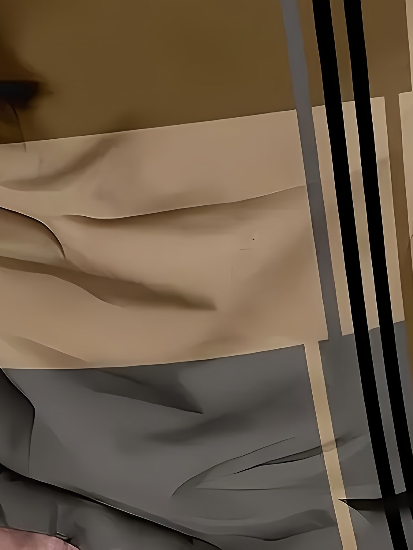 Erkaklar uchun qulay, tez quriydigan sport futbolkasi