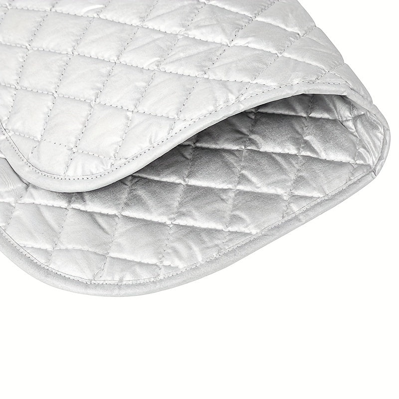 Kiyimlarni bug'lash imkoniyatiga ega bo'lgan portativ dazmol taxtasi, issiqlik izolyatsiyasi va yuqori haroratga chidamlilik xususiyatlariga ega. Ushbu egiluvchan mato ikki tomonlama bo'lib, qo'shimcha uslub uchun kumush rangli, olmos to'r dizayniga ega.