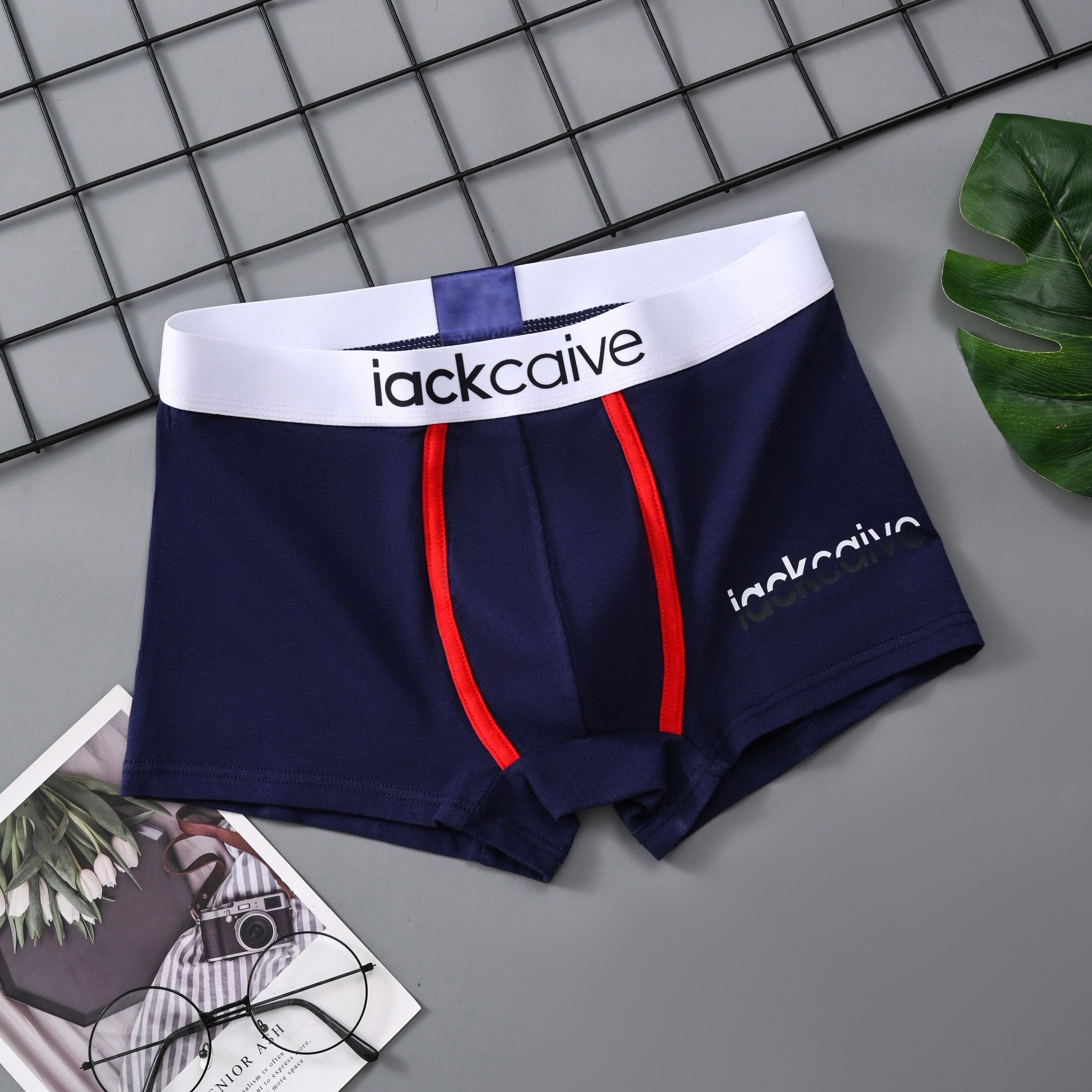 Erkaklar uchun turli uslublar va ranglarda yuqori sifatli paxta boxer shortlari.