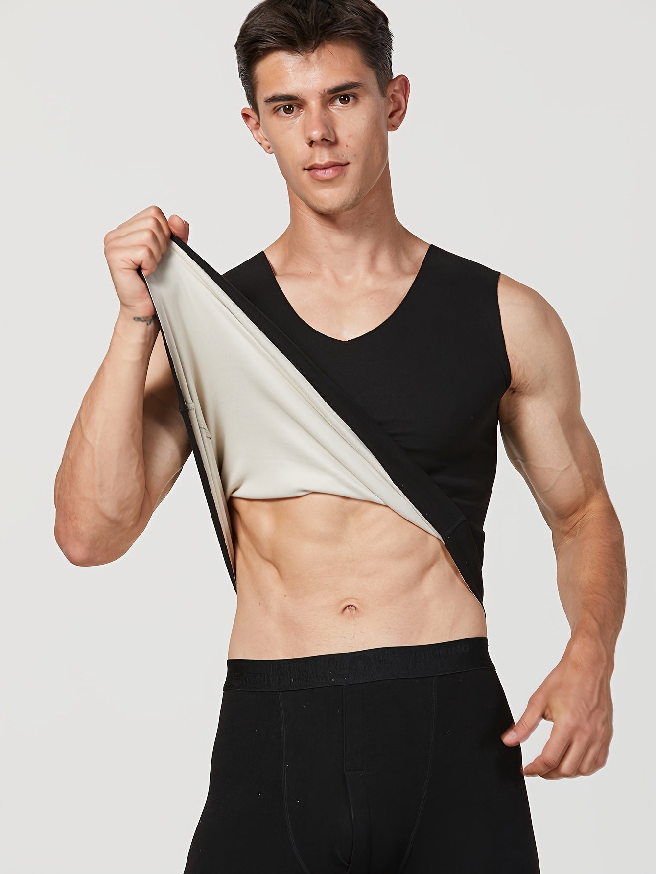 Tog‘da yurish va ochiq havoda faoliyatlar uchun mo‘ljallangan, polyester va spandeks aralashmasidan tayyorlangan iliq, V-shaklidagi 3 ta erkak ko‘ylak to‘plami.