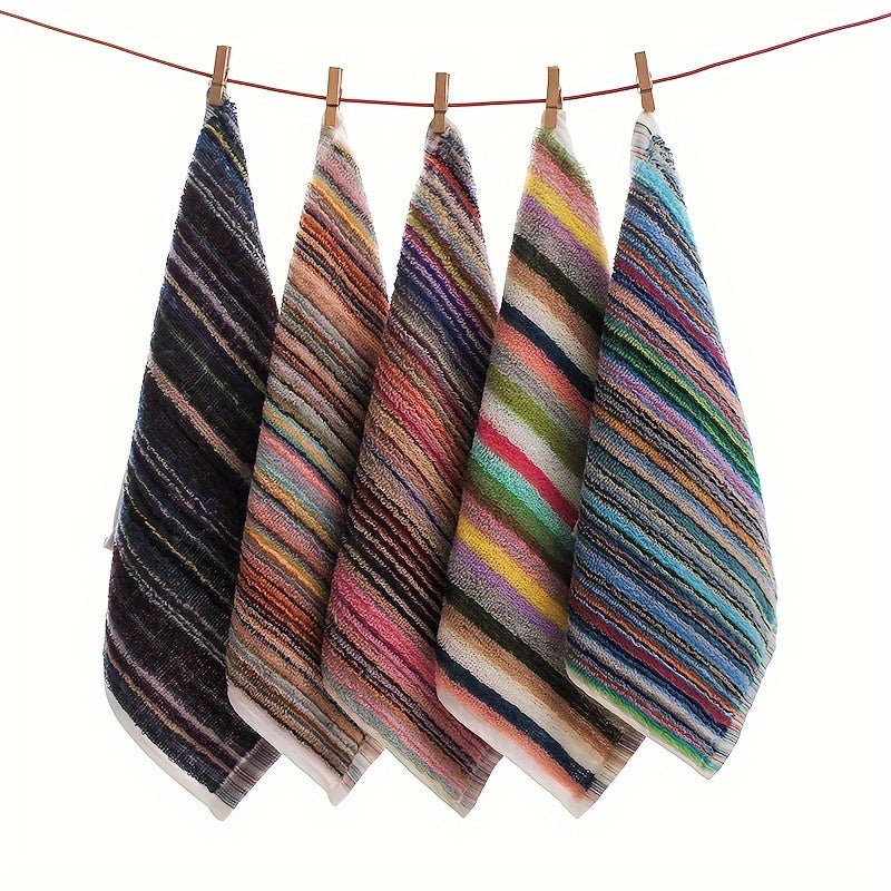 5 ta zamonaviy oshxona sochiqlaridan iborat to'plam, tasodifiy rangli chiziqlar bilan, tozalash uchun ideal va 100% paxtadan tayyorlangan, oshxona vazifalari uchun mukammal.