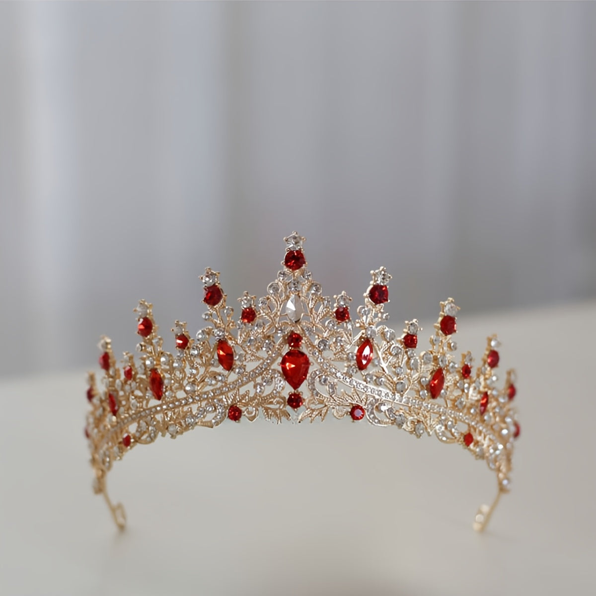 Corona de novia con cristales brillantes para bodas y celebraciones