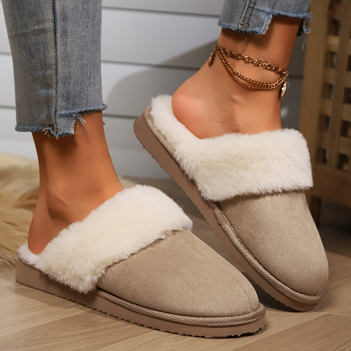 Ayollar uchun mo'ljallangan yumshoq fleece bilan qoplangan uy poyabzali, tormozsiz EVA taglik bilan ichki uy poyabzali