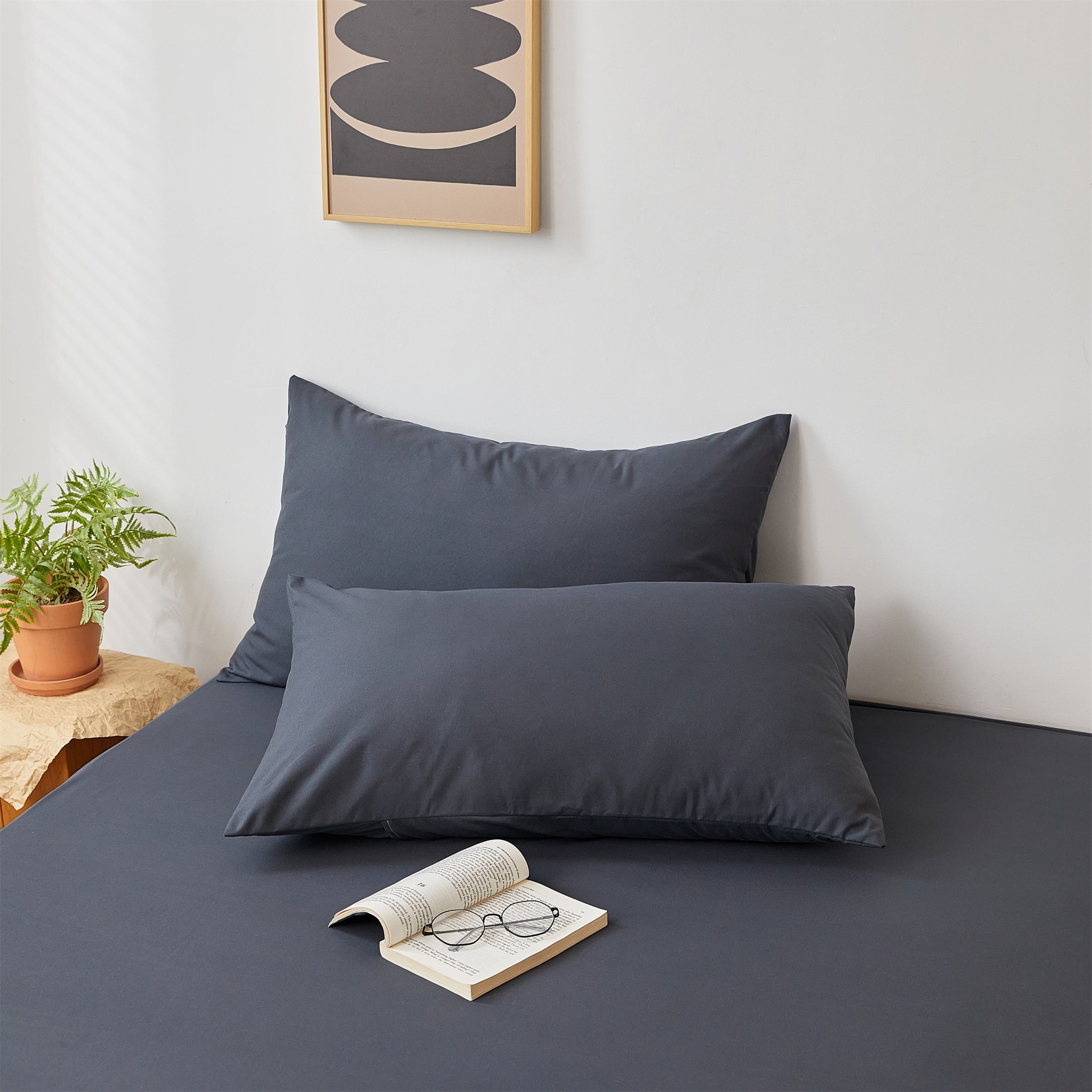 Set of 2 Microfiber Pillowcases Solid Color Breathable Machine Washable