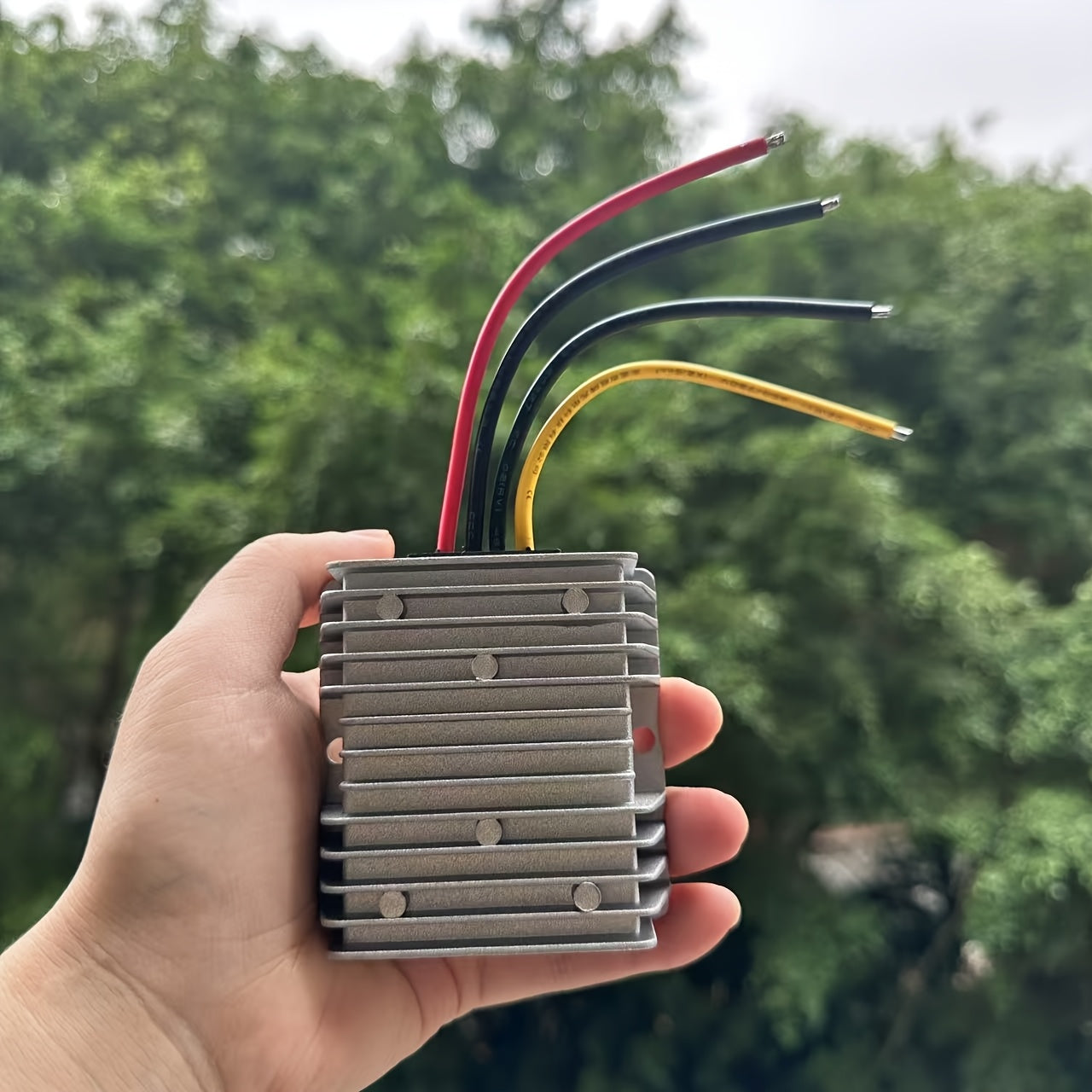 Convertidor DC-DC 12V a 30V 10A 300W Fuente de alimentación de alta eficiencia sin batería