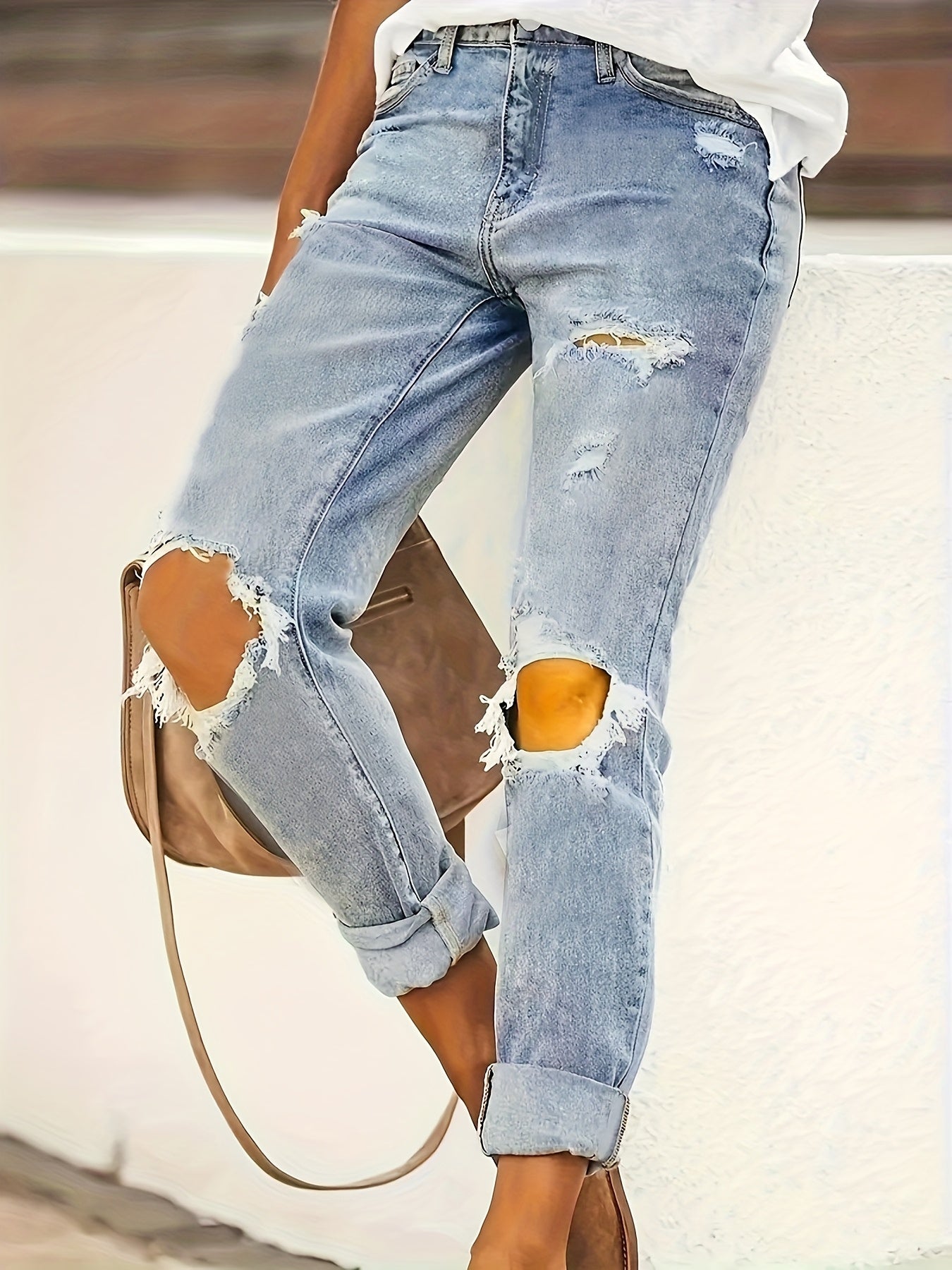 Women's Plus Size Light Blue Denim Straight-Leg Jeans with Frayed Hem