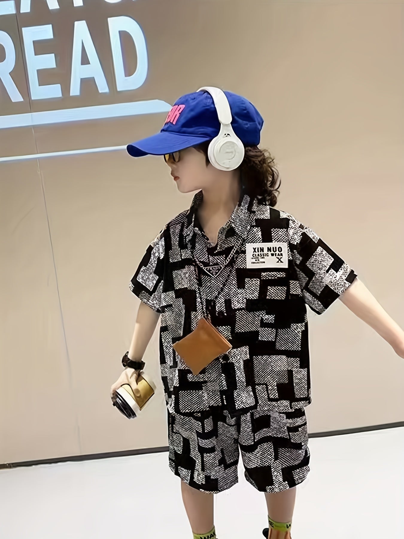 Yigitlar uchun yozgi kiyimlar to'plami, qisqa ko'ylak va shortlar, harf naqshli, polyester to'qima, yosh 12 va undan kichik