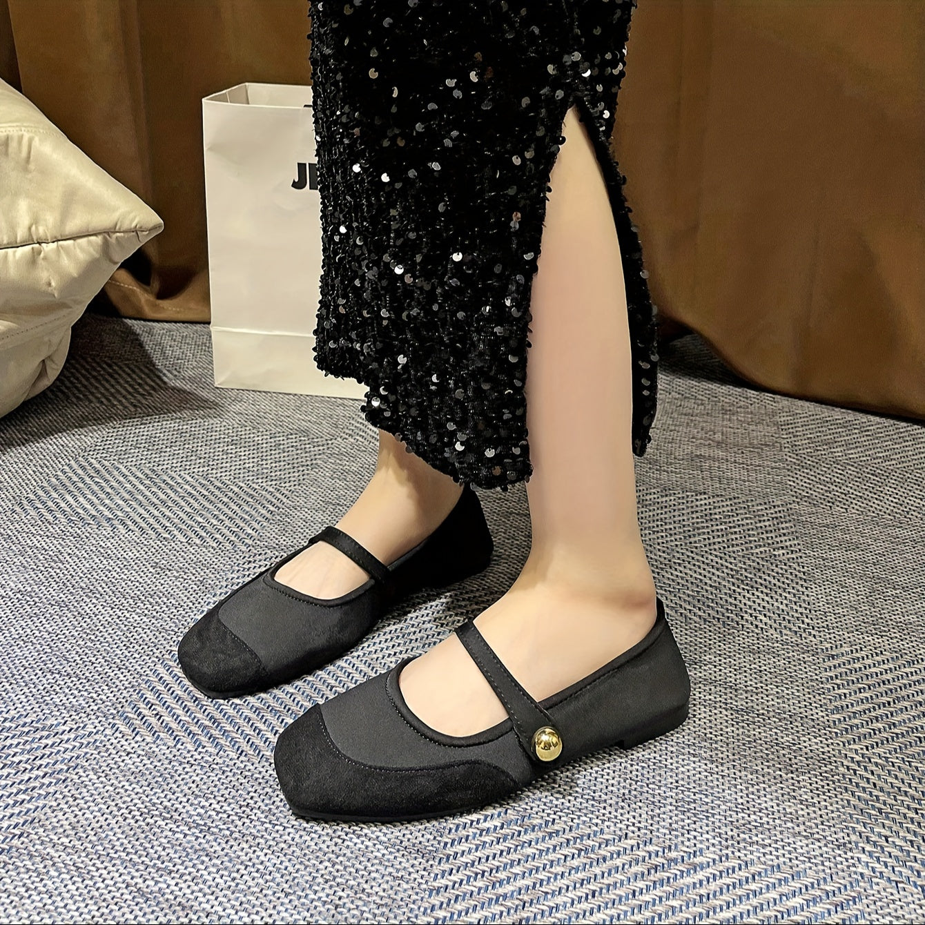 Ayollar uchun tekis poyabzal kvadrat barmoqli, bilak bog‘lamli, engil, qulay