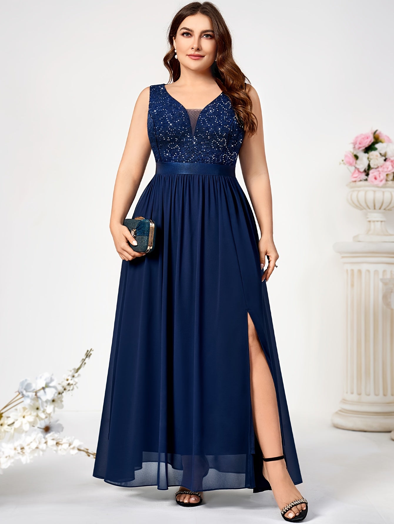 Women's Lace Tulle V-Neck Gown Sleeveless Floor-Length Formal Dress