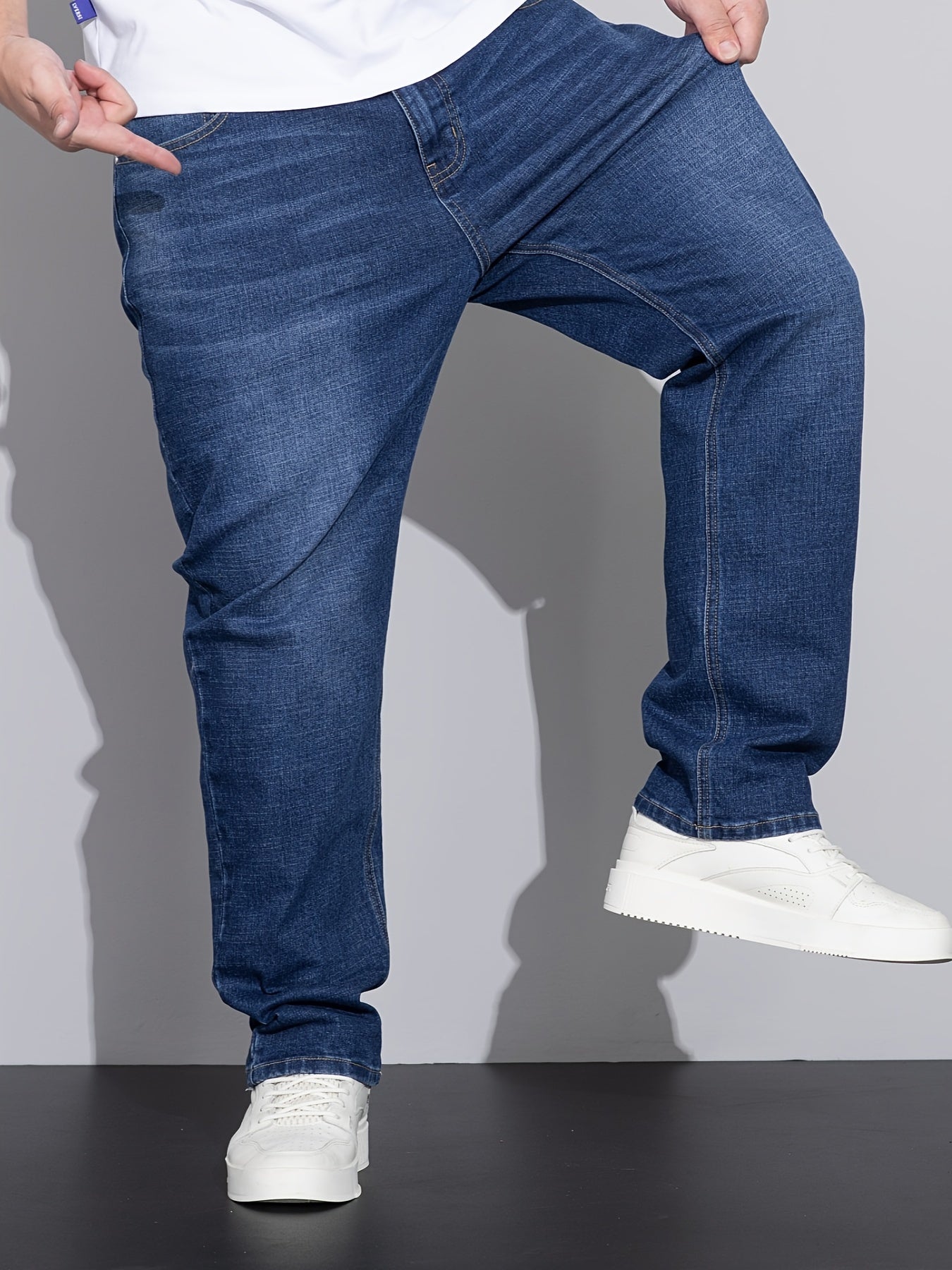 Erkaklar uchun plussiz o'lchamdagi paxta aralashgan jinsilar, oddiy moslashuv, qulay cho'ziladigan denim, bir rangda va yengil yuvilgan. Klassik 5 cho'ntak dizayni, mustahkam va namni so'radigan. O'smirlar uchun mos.