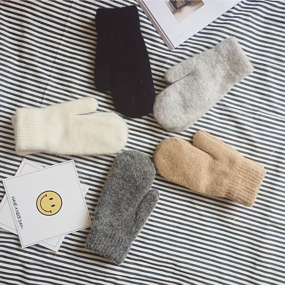 Iliq va yumshoq to'qilgan qo'lqoplar oddiy bir rangli dizaynga ega, kuz va qish uchun nafis va ko'p maqsadli. Ushbu qo'lqoplar qo'shimcha issiqlik va sovuqdan himoya qilish uchun yumshoq velur bilan astarlangan, erkaklar va ayollar uchun mos keladi.