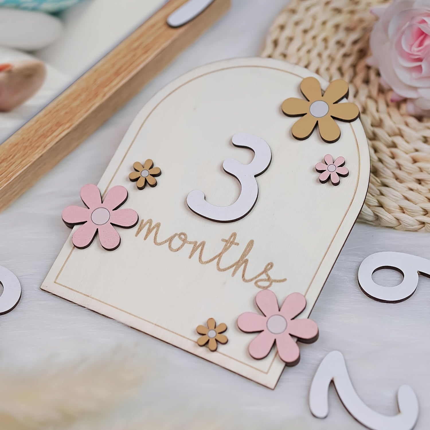 Wooden Milestone Cards Set for Baby Growth Tracking with Floral Design 1-12 Months