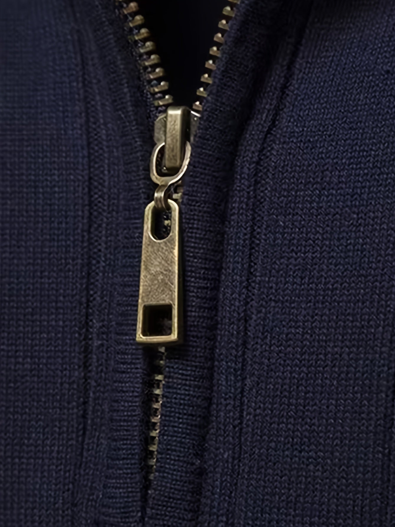 Erkaklar uchun turli ranglarda, uzun yengli va oddiy kesimda, viskoza aralashmasidan tayyorlangan turli rangdagi turli ranglarda, barcha fasllar uchun mos keladigan fermuarlı sviter.