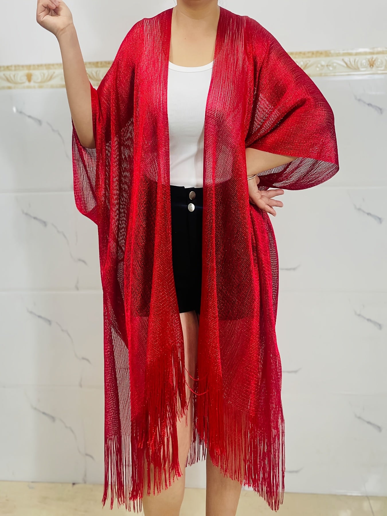 Chal con brillo rojo para mujer con borlas, mangas batwing y abertura frontal