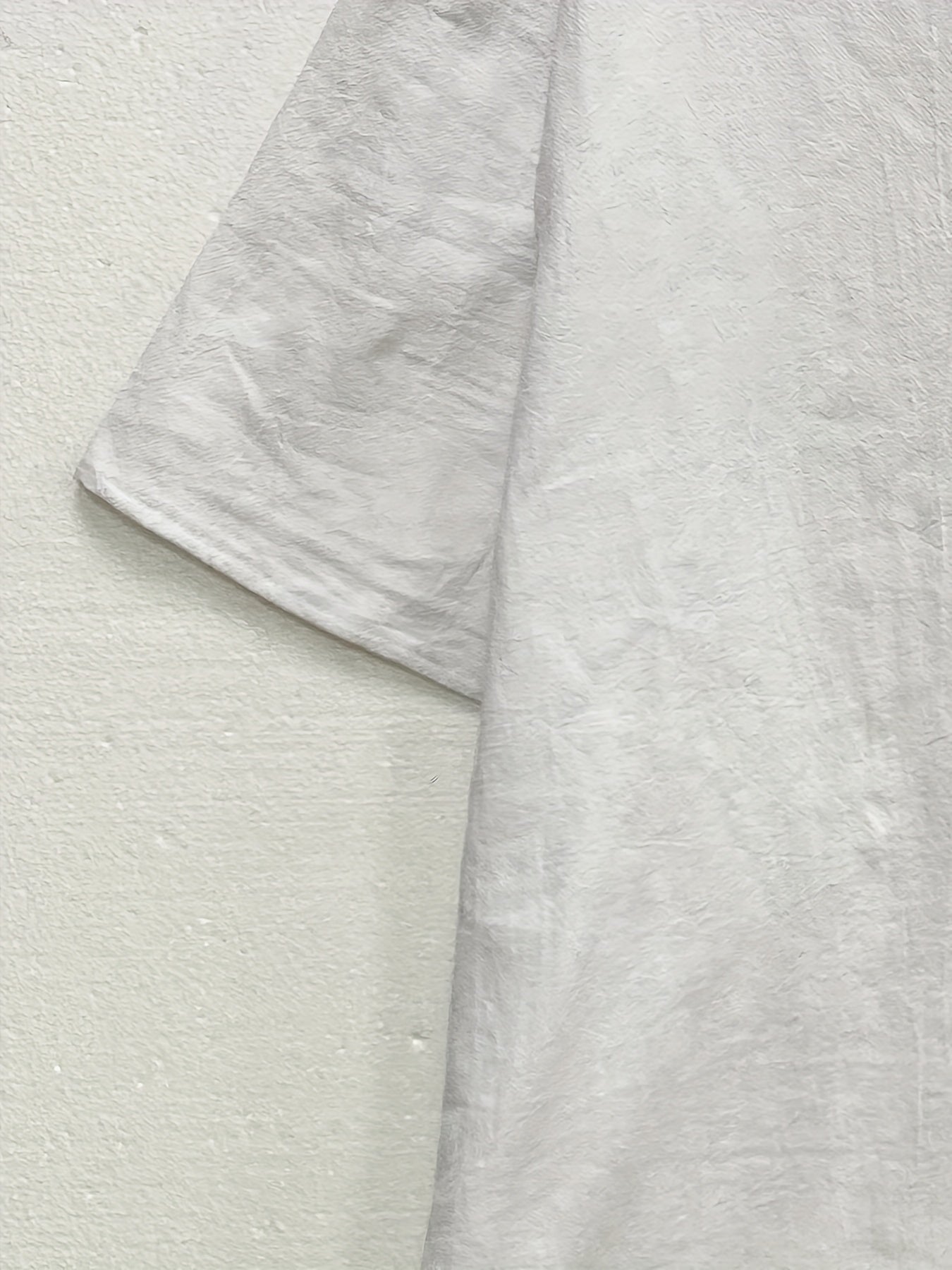 Katta o'lchamdagi O'rta Sharq uslubidagi cho'ntakli, yumshoq bo'yinli va cho'zilmaydigan matodan tayyorlangan bluzka, barcha fasllar uchun mos keladi.