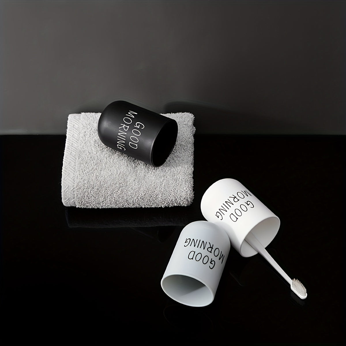 Juftlar uchun ijodiy dizaynga ega mustahkam plastik tish cho'tkasi ushlagichi.