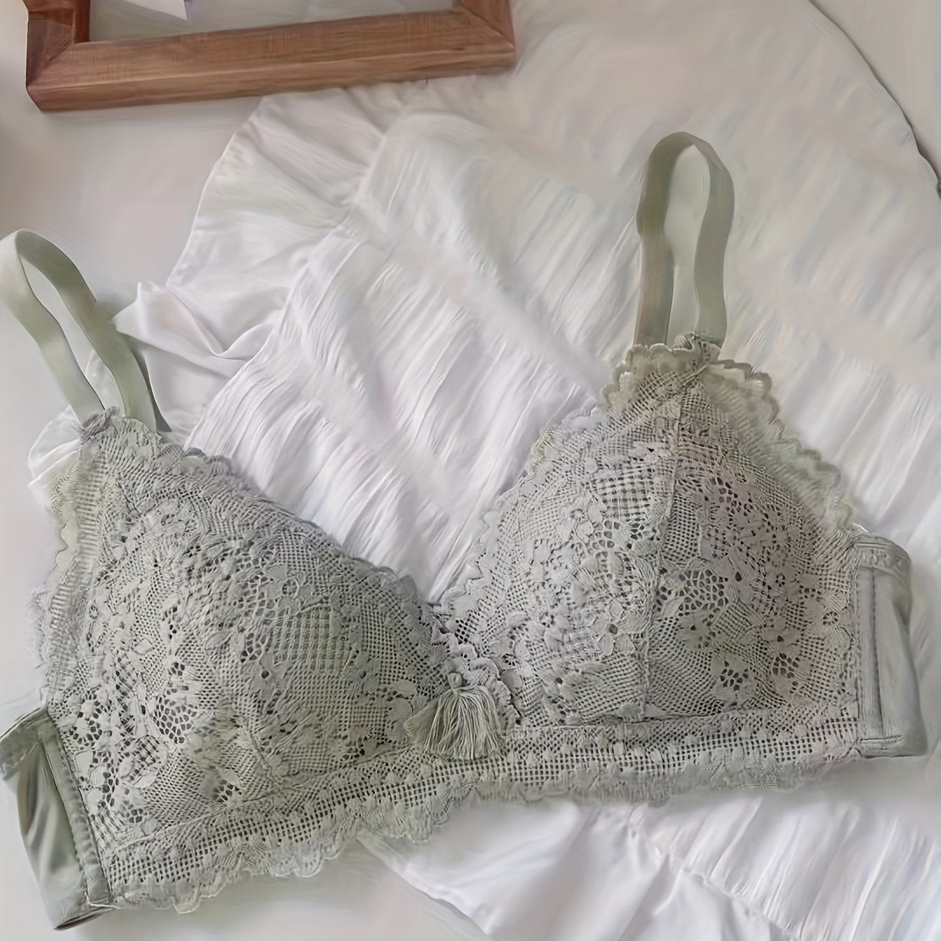 Women's Floral Lace Wireless Push-Up Bralette Breathable Comfortable