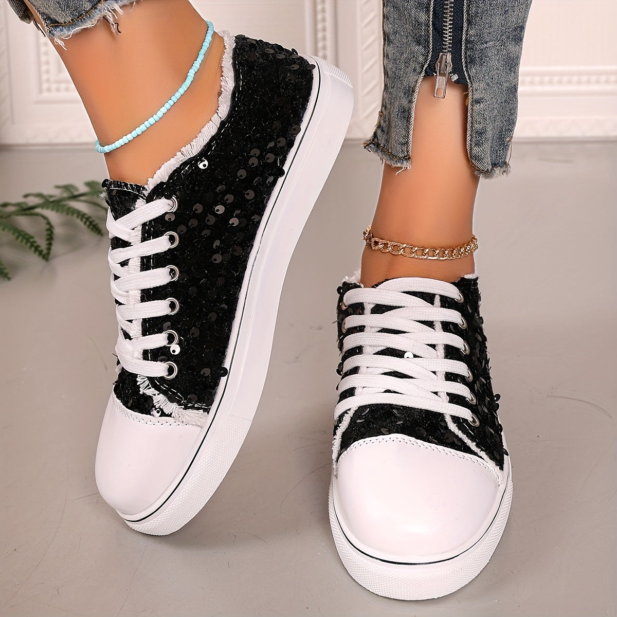 Women's Sequin Decor Casual Laced Low-Top Sneakers