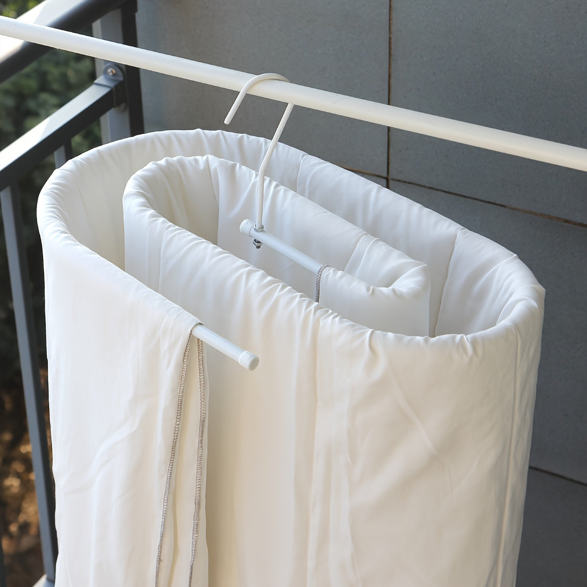 Metal Spiral Clothes Drying Rack with 360-Degree Rotation for Bed Sheets and Quilts
