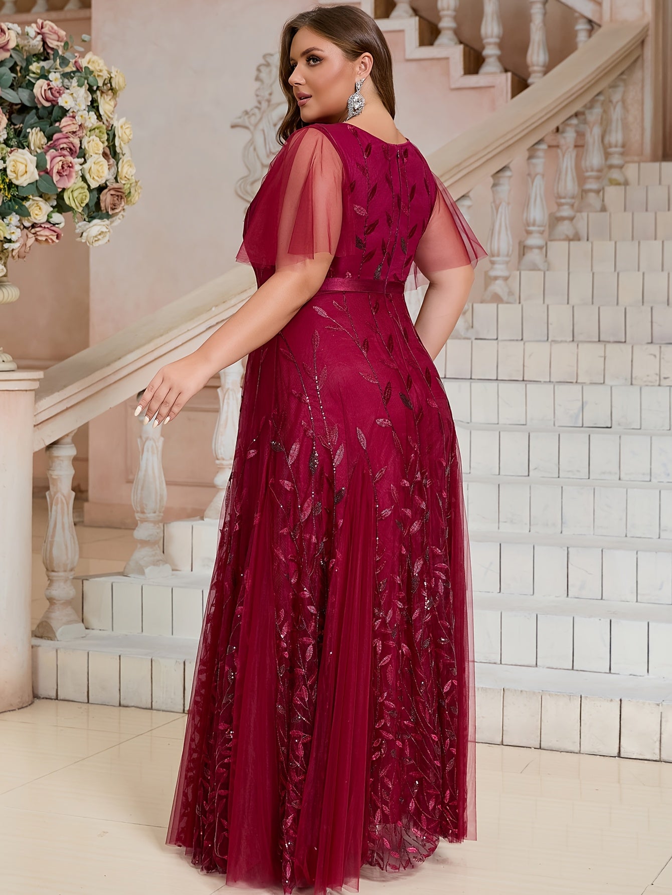 Plus Size Floral V-Neck Mother of the Bride Dress Long Sleeveless Gown Black White Leaf Pattern