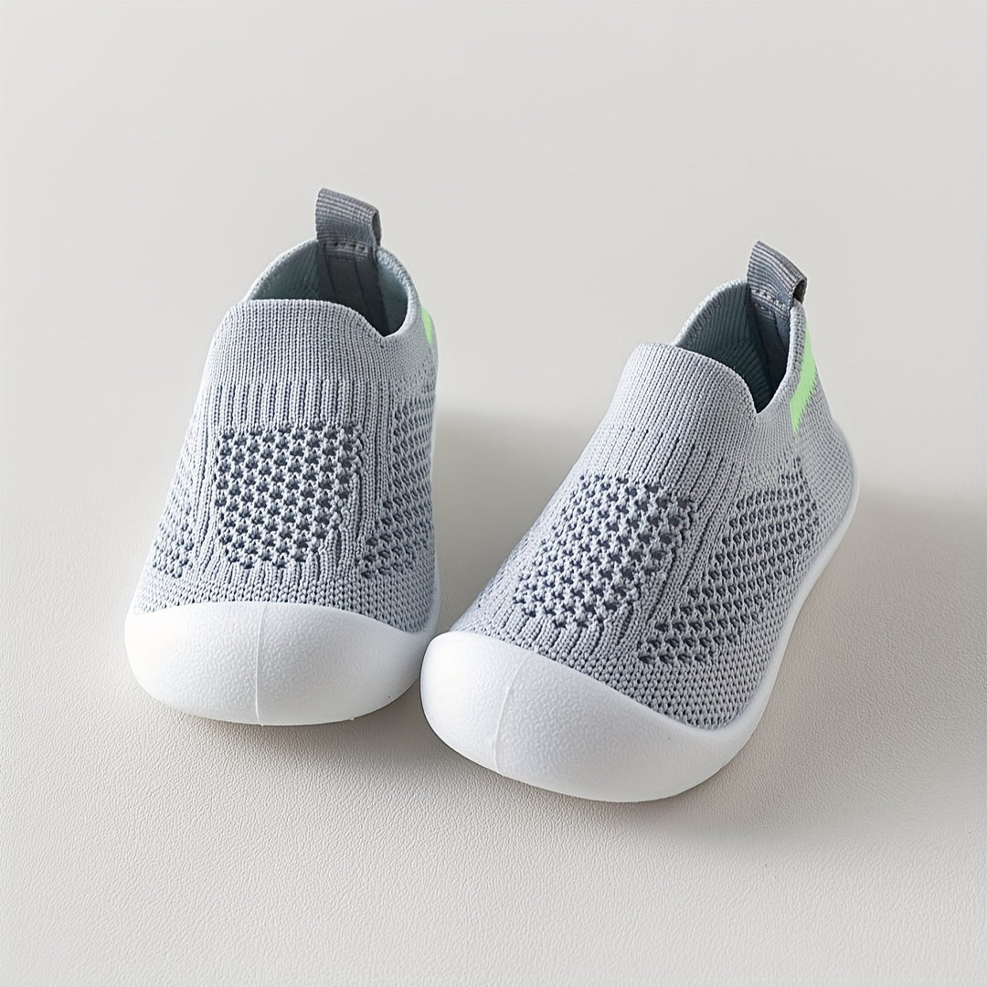 2025 yil yozgi yangi nafas oladigan to'rli bolalar poyafzallari, yumshoq sirpanmaydigan taglik bilan, 0-24 oylik bolalar uchun bir nechta ranglarda mavjud.