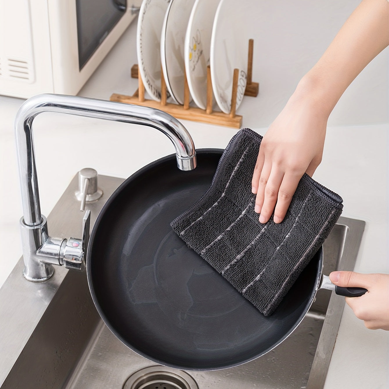 Set of 5 Black Rectangular Cleaning Cloths for Household and Kitchen Use