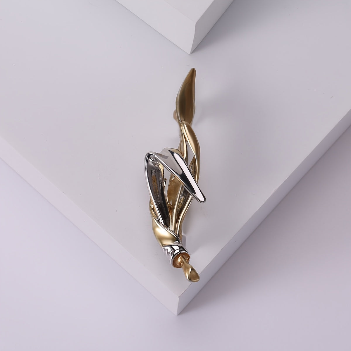 Decorative Grass Pin for Clothing and Accessories Green Metal Brooch