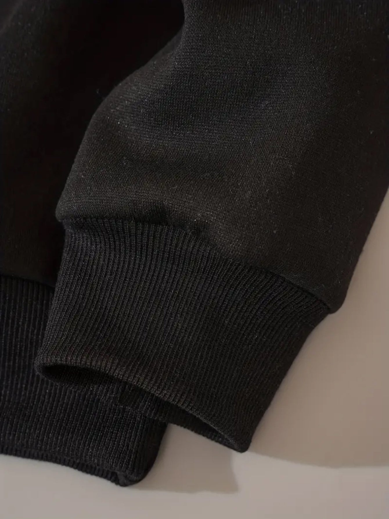 Plus-Size Women's Sweatshirt and Joggers Set with Heart Print Crew Neck Pockets