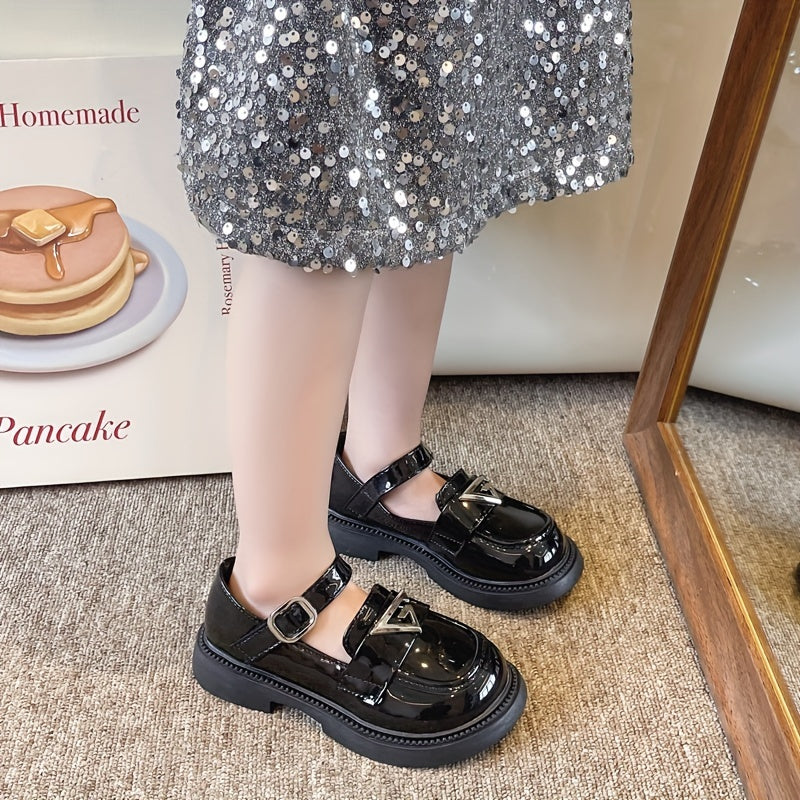 Qizlar uchun qora Mary Jane tekis poyabzal, preppy uslubida, yumshoq taglik, ikki monk tasmasi, dumaloq burchak va qulay PU ustki qismi. Maktab, chiqishlar, partiyalar va ochiq havoda faoliyatlar uchun mukammal.