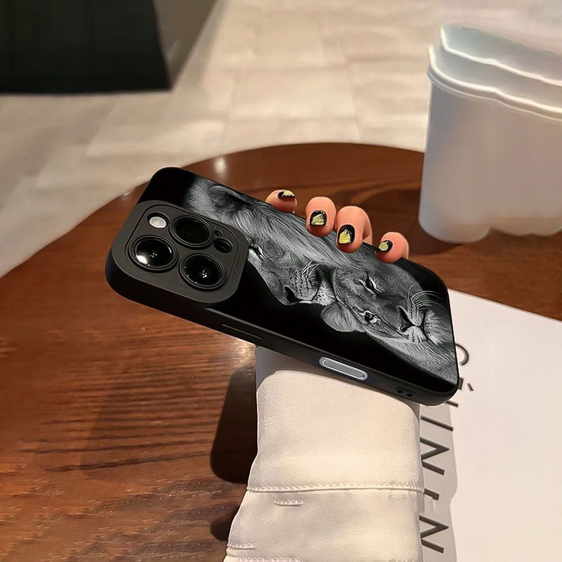 iPhone modellari 7 dan 15 Pro Max gacha bo'lgan uchun qora lion naqshli TPU telefon qutisi