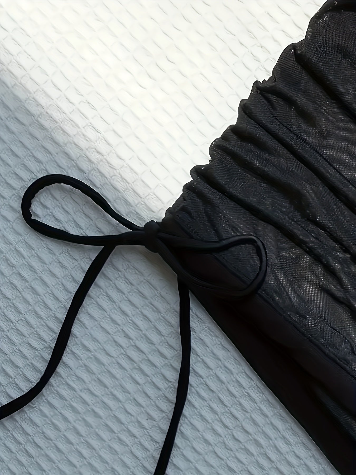 Ayollar uchun yuqori cho'ziluvchan suzish shortlari, tortish ipi bilan, yarim shaffof bir rangda, mashinada yuvish mumkin.