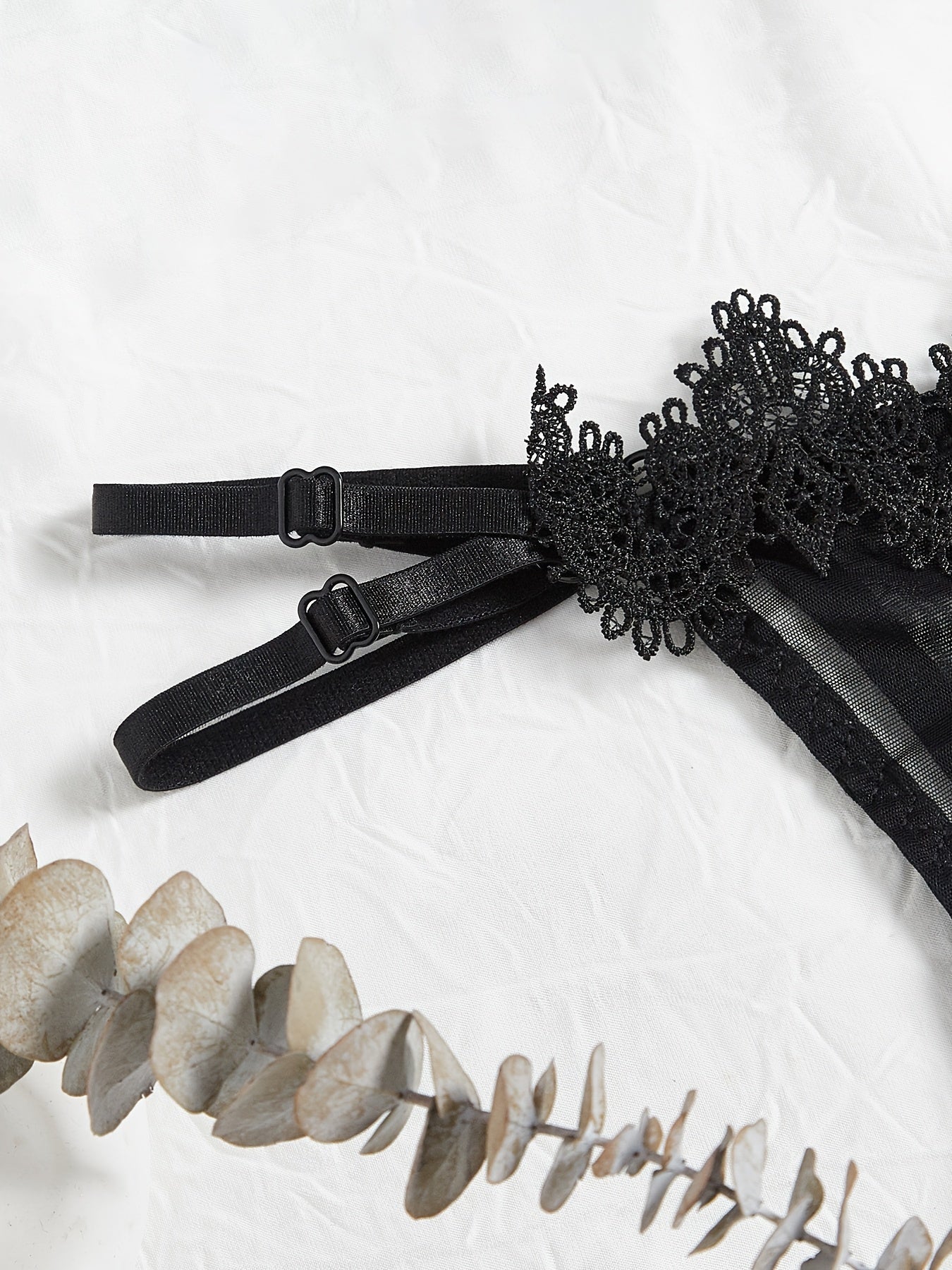 Элегантный черный комплект нижнего белья для женщин