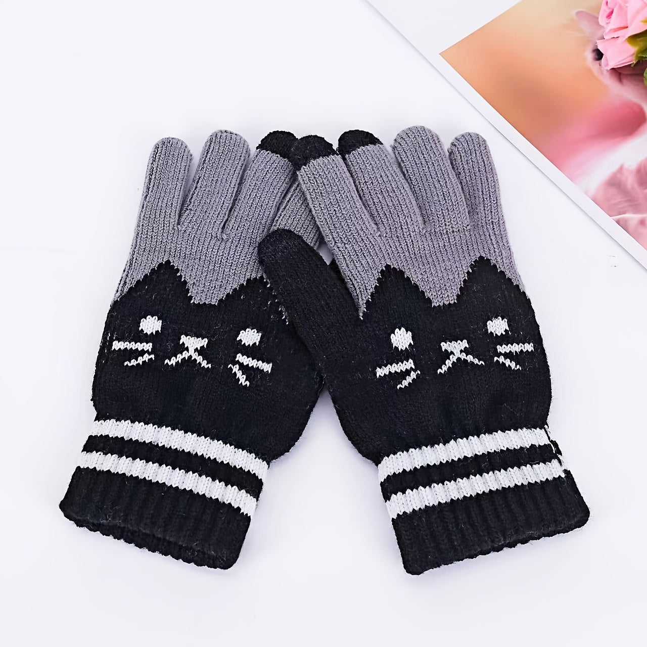 Women's Winter Touch Screen Gloves with Jacquard Cat Design and Warm Polyester