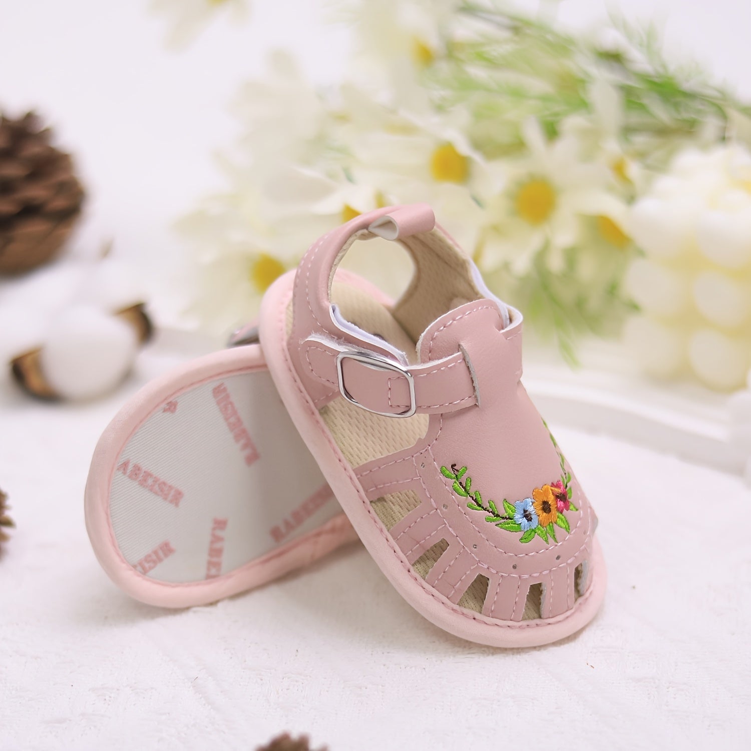 Kichkina qiz bolalar uchun gul naqshli tikilgan sandalki, yumshoq taglik, nafas oladigan, sirpanishga qarshi, bahor va yoz uchun