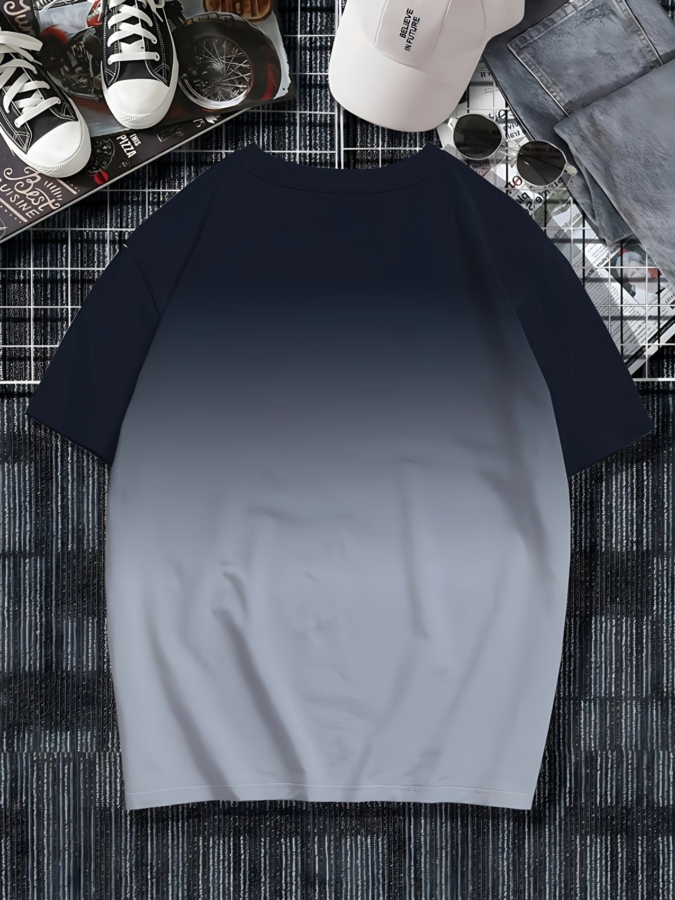 Erkaklar uchun zamonaviy tasodifiy 3D bosma T-ko'ylak, geometrik naqsh bilan, polyesterdan tayyorlangan, oddiy moslashuvda to'qilgan mato bilan.