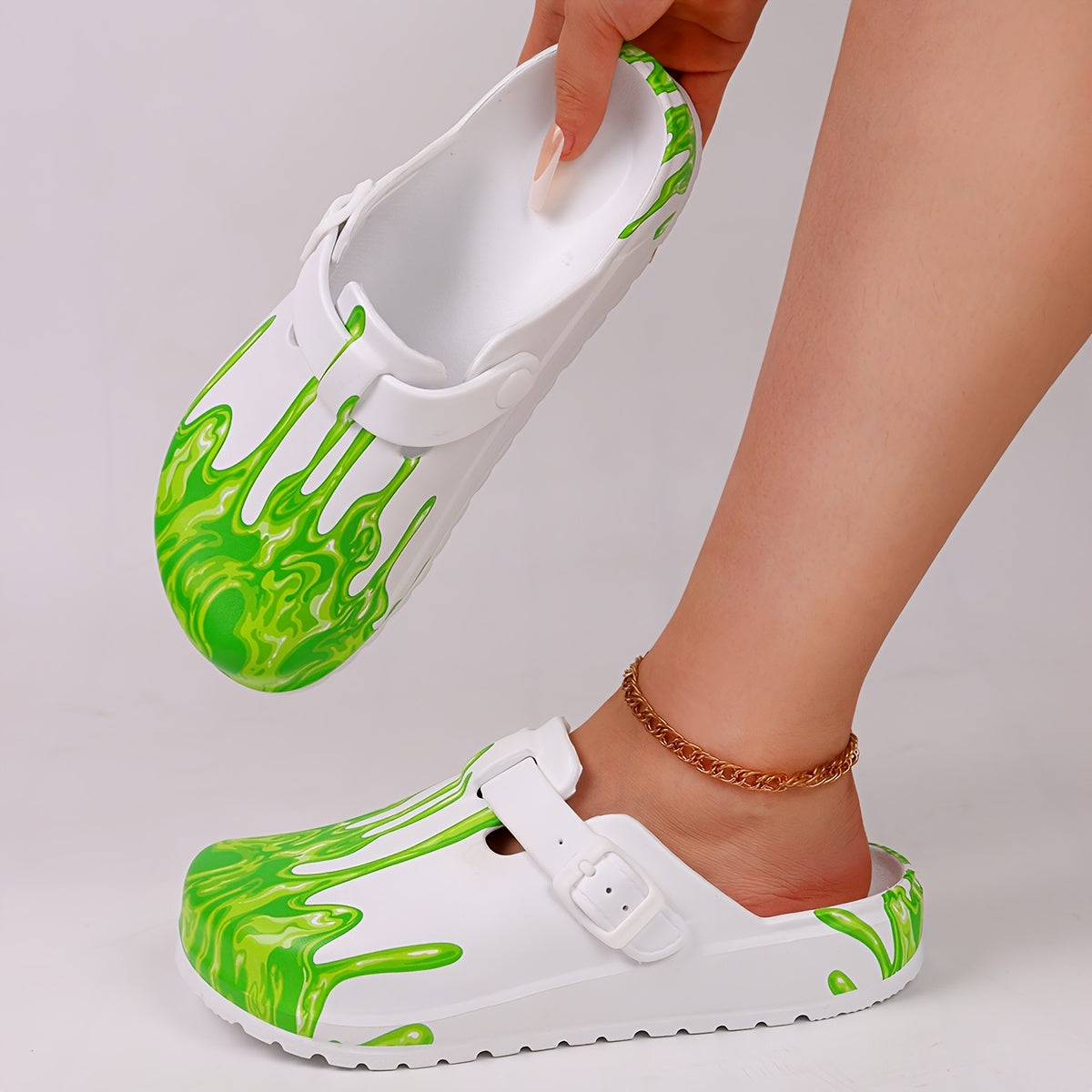 Women's Tie-Dye Graffiti Print Clogs Breathable Non-Slip EVA Sandals