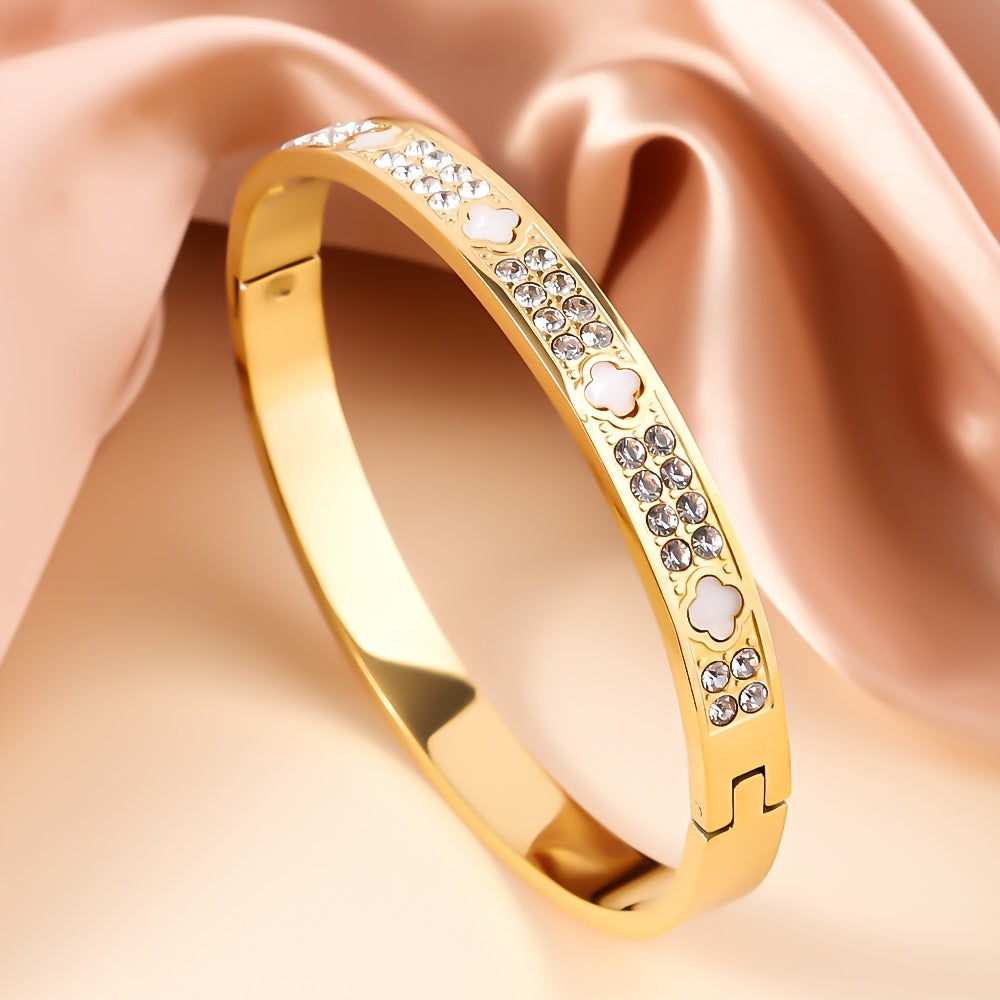 Zamonaviy zanglamas po'latdan yasalgan bangle bilaguzuk, porloq to'rt yaproqli qovoq dizayni bilan - oltin va kumush ranglarda mavjud, har kuni kiyish yoki o'ylangan sovg'a sifatida mukammal.