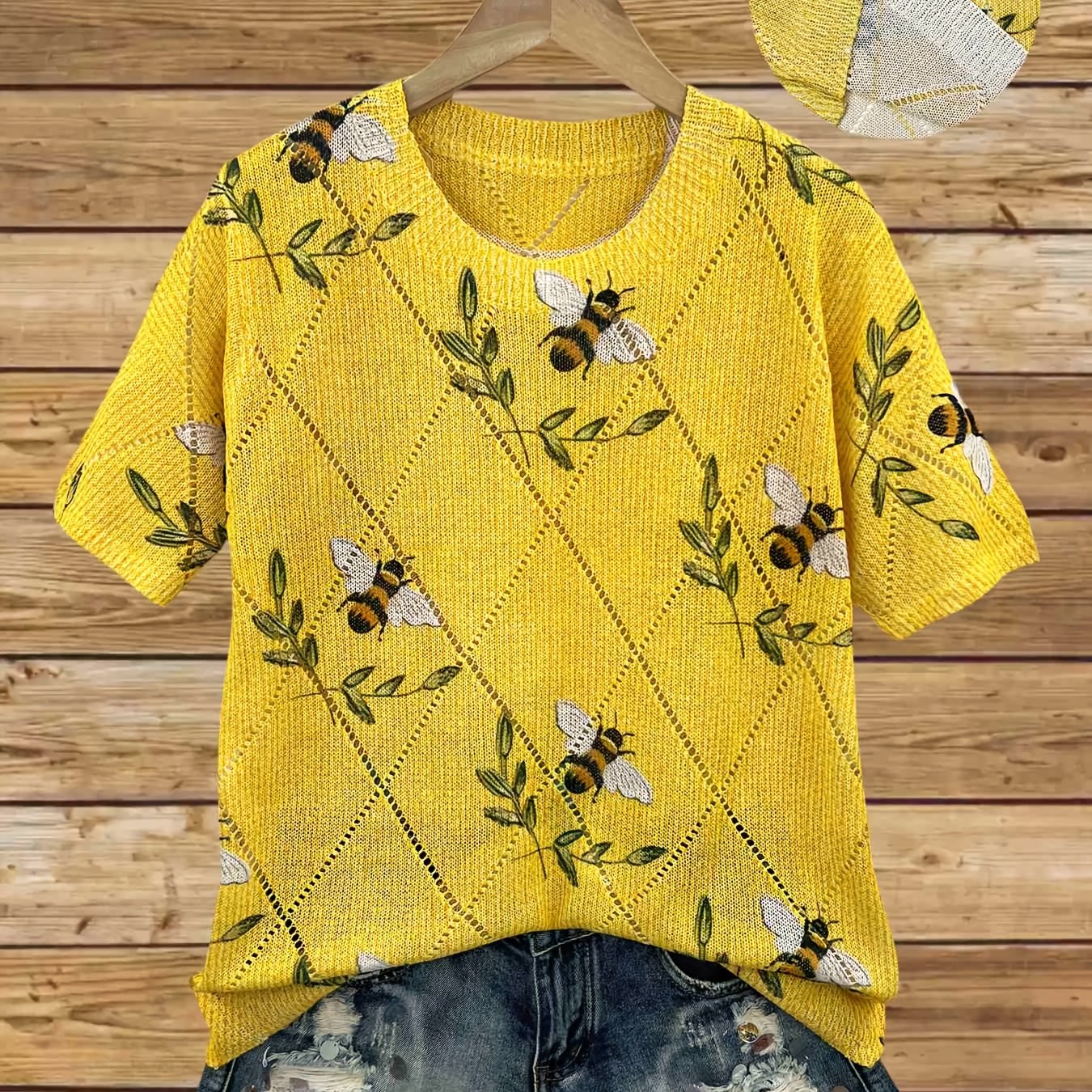 Women's Short Sleeve Top with Bee Pattern, Digital Print, Casual Style