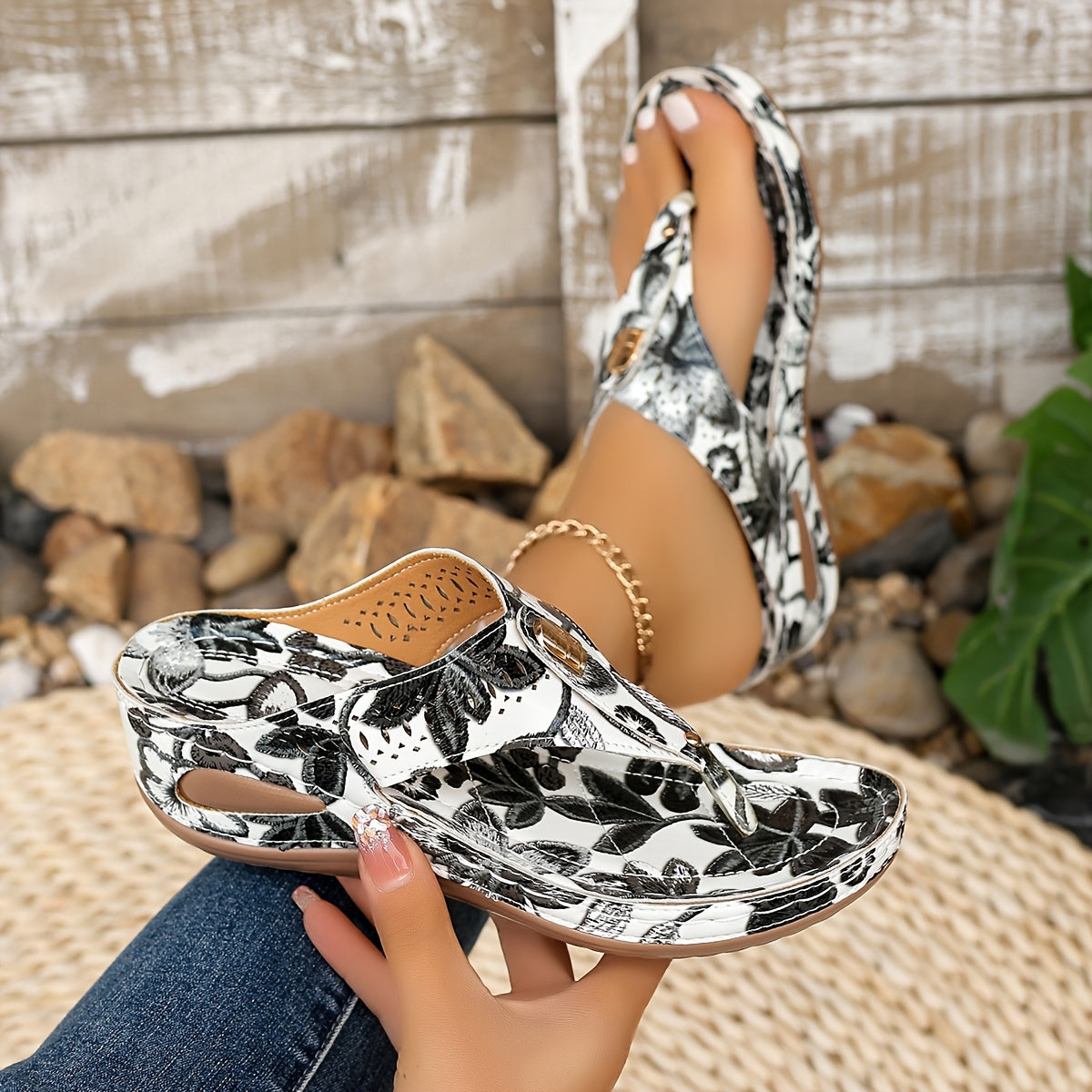 Women’s Summer Flip Flops Open Toe Flat Heel with Metallic Accents