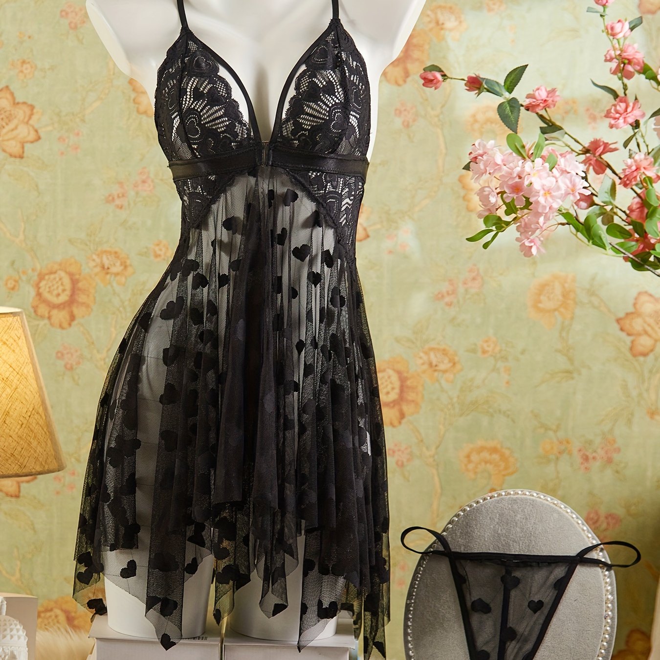 Ayollar uchun sexy uyqu kiyimlari va ichki kiyimlar uchun yurak dizayni chuqur V-shaklidagi slip ko'ylak va thong to'plami.